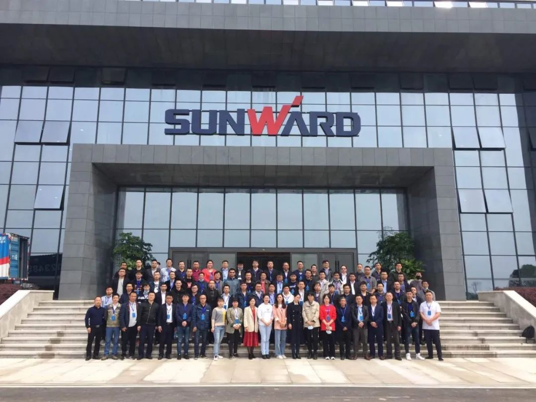 长沙工业机械人应用专题训练营到访yp街机智能