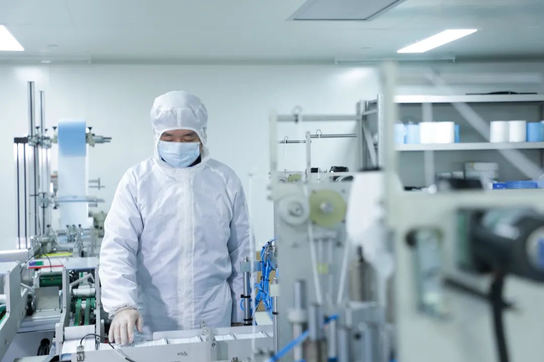 yp街机智能首批10万只自产口罩发放客户