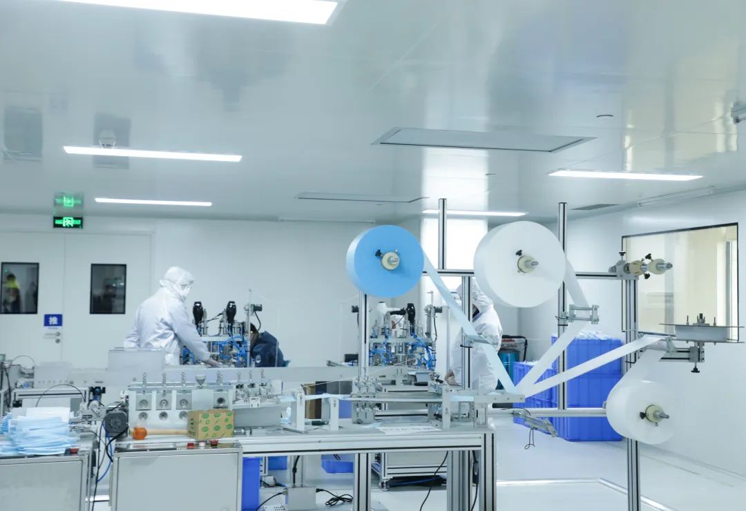 董事长启封yp街机智能第一个制品口罩