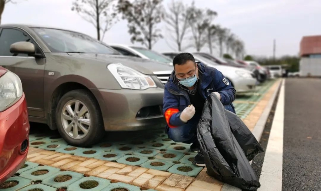 yp街机智能党员自愿者开展义务情形清扫