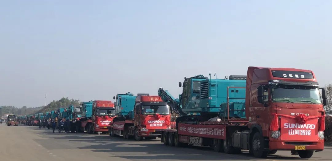 战“疫”喜报频传来！yp街机智能凿岩、起重装备批量发车