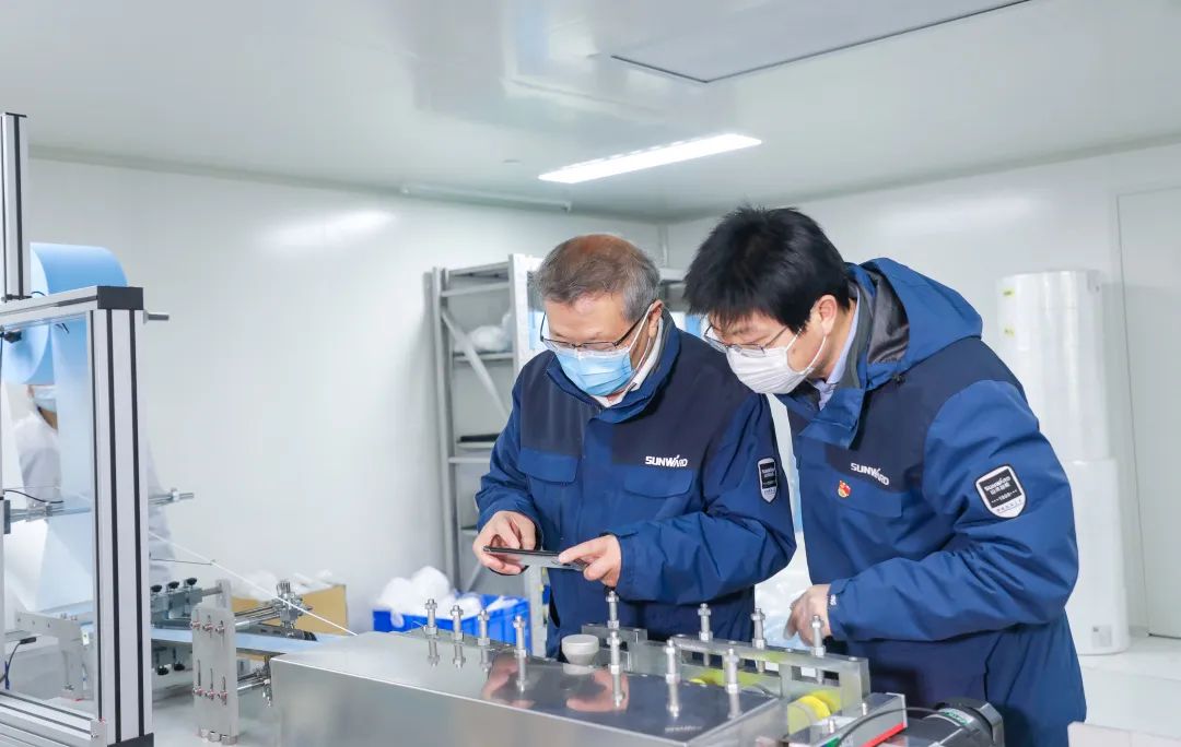 董事长启封yp街机智能第一个制品口罩