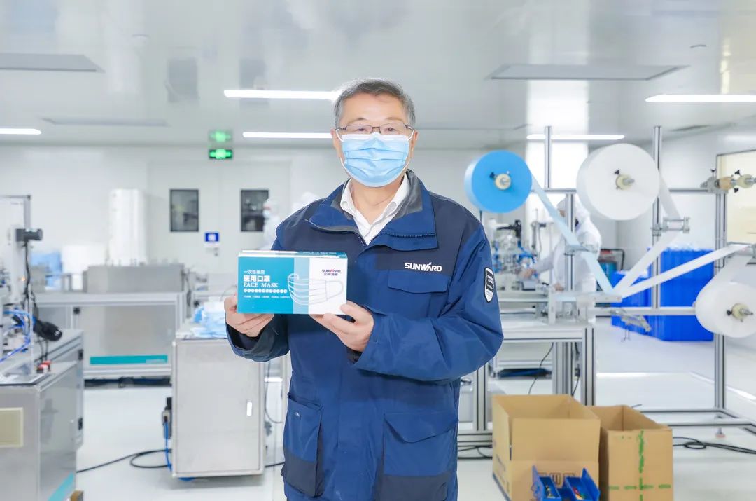 董事长启封yp街机智能第一个制品口罩