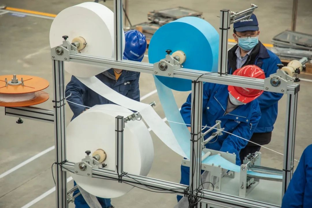 yp街机智能首台口罩机交付客户