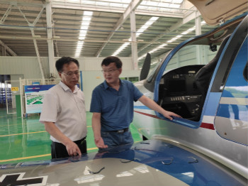 呼伦贝尔城投集团董事长柴冠辉率团考察yp街机科技