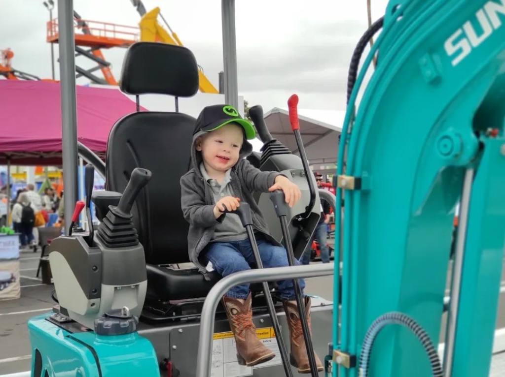 yp街机智能全新亮相美国工程机械展