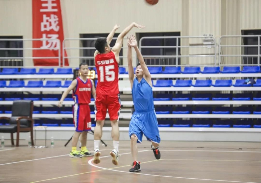 “520” yp街机智能以球会友中建五局三公司