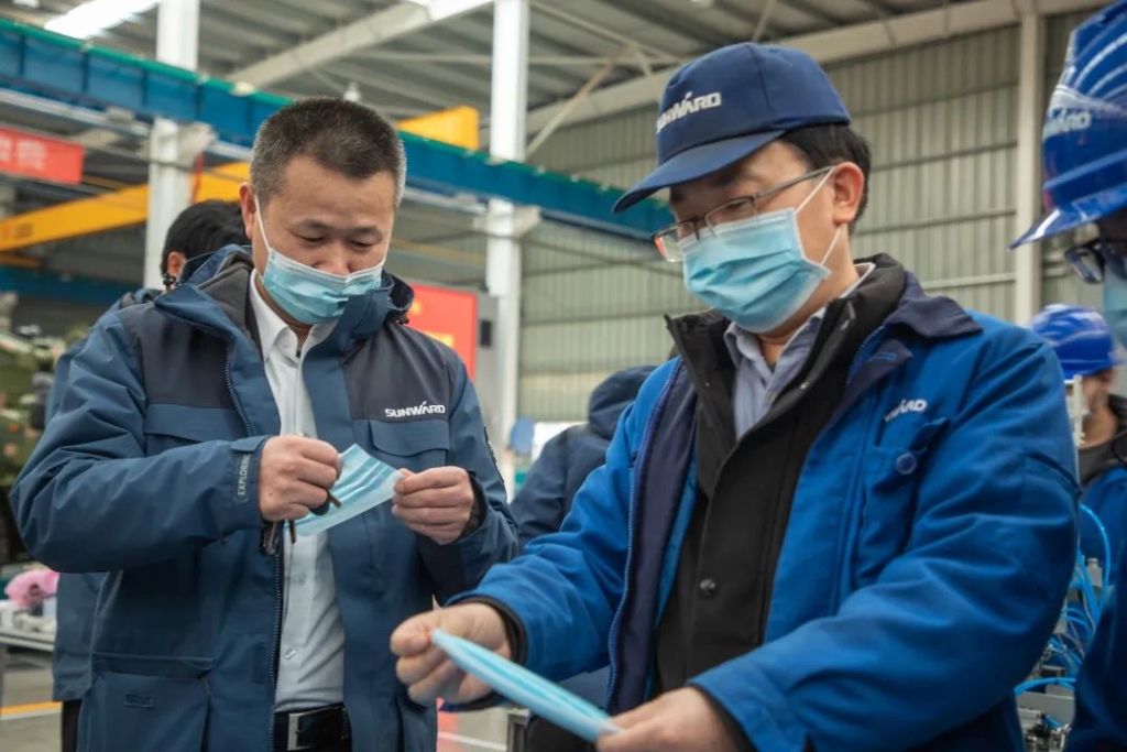 yp街机智能首台口罩机交付客户