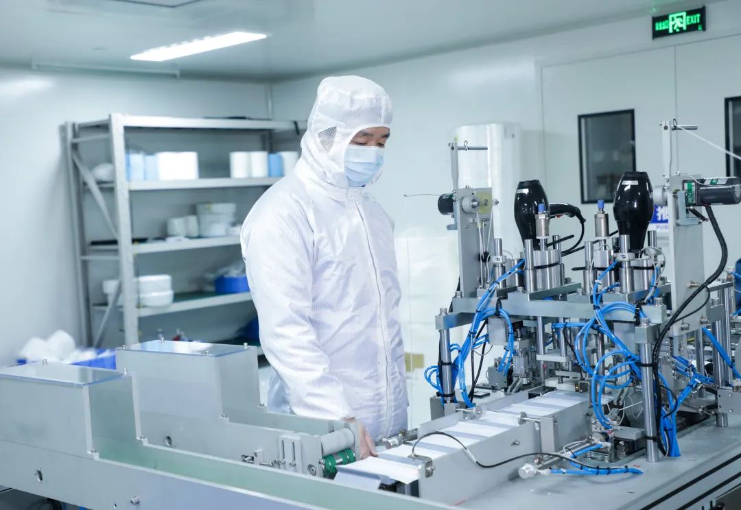 董事长启封yp街机智能第一个制品口罩