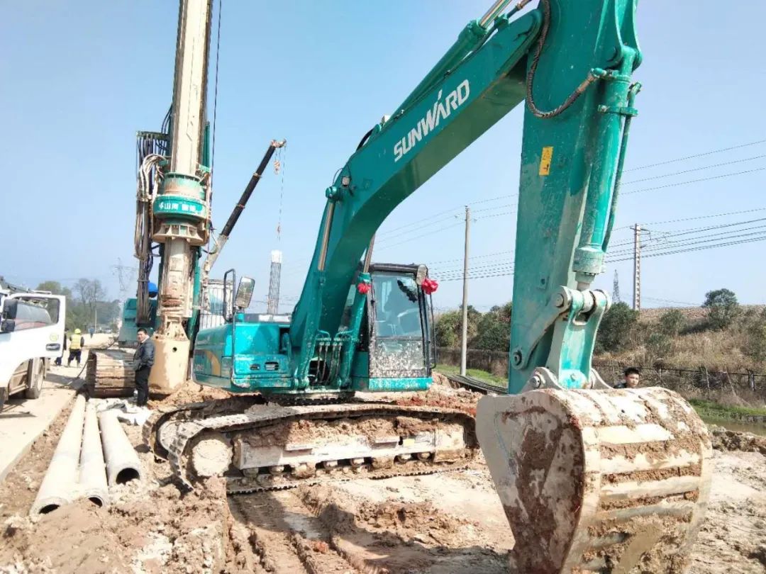 常益长高铁复工，，，，网红“小蓝”来资助