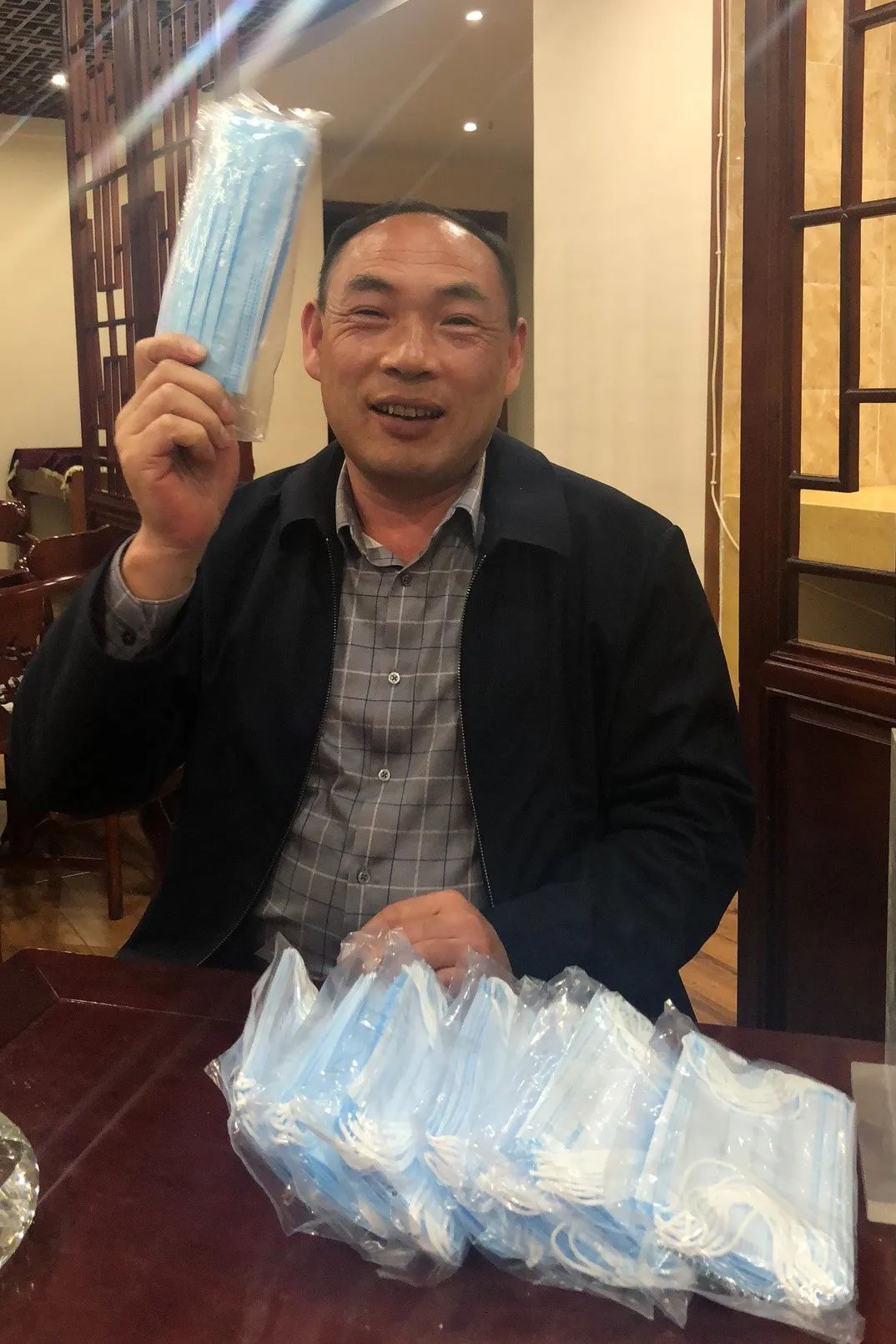 yp街机智能首批10万只自产口罩发放客户