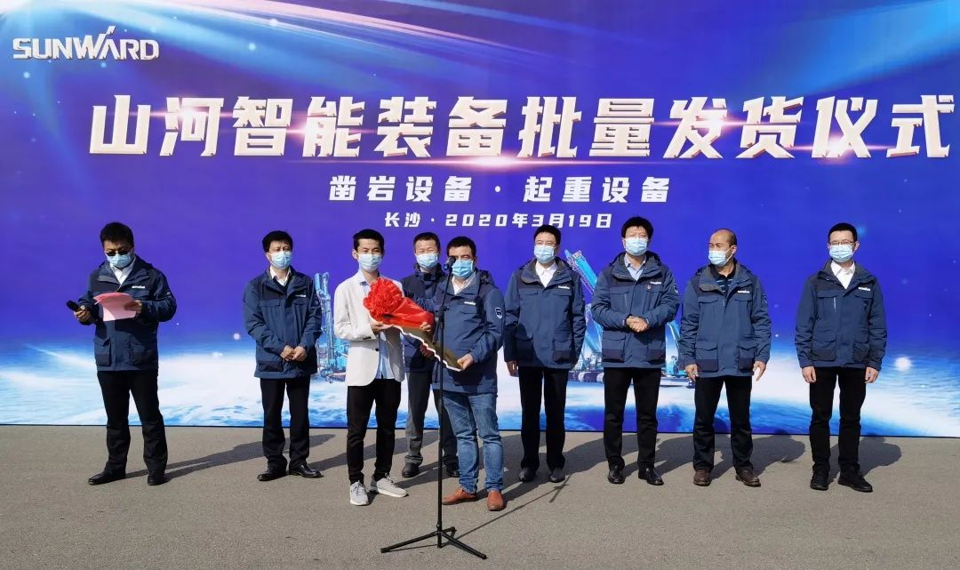 战“疫”喜报频传来！yp街机智能凿岩、起重装备批量发车