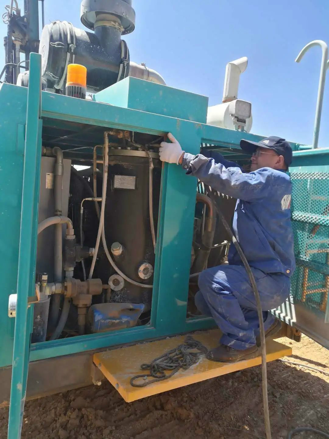 凿岩效劳见缝插针 yp街机关爱无微不至——yp街机智能凿岩装备效劳万里行活动走进甘肃平凉