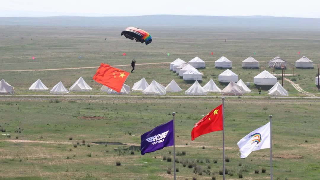 乌兰察布大草原,我来啦! yp街机SA60L阿若拉飞机“惊艳”航行大会