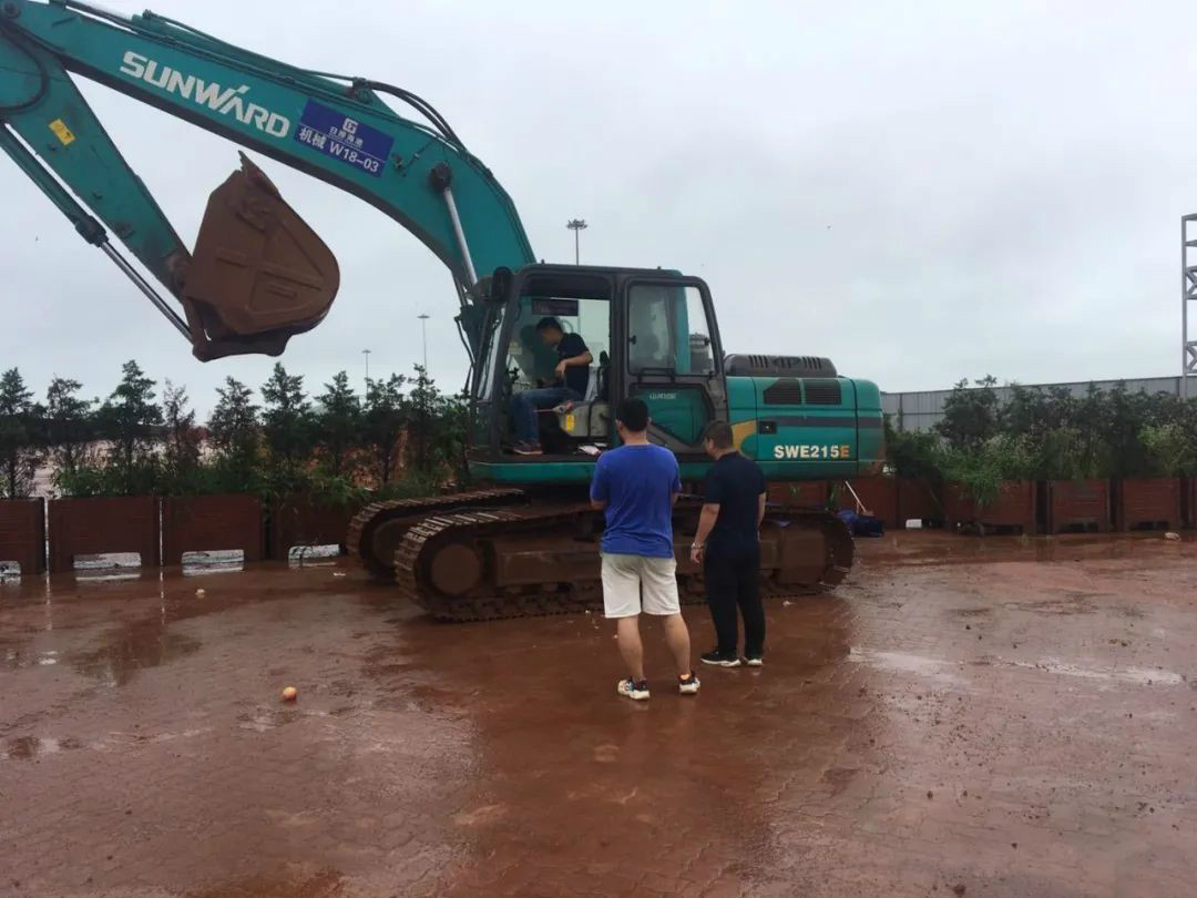 感恩相伴 关爱相随——yp街机智能效劳万里行走进豫鲁黔