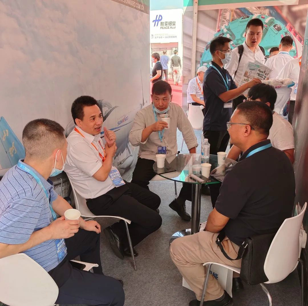 yp街机智能高空作业装备“吸睛”雄安展