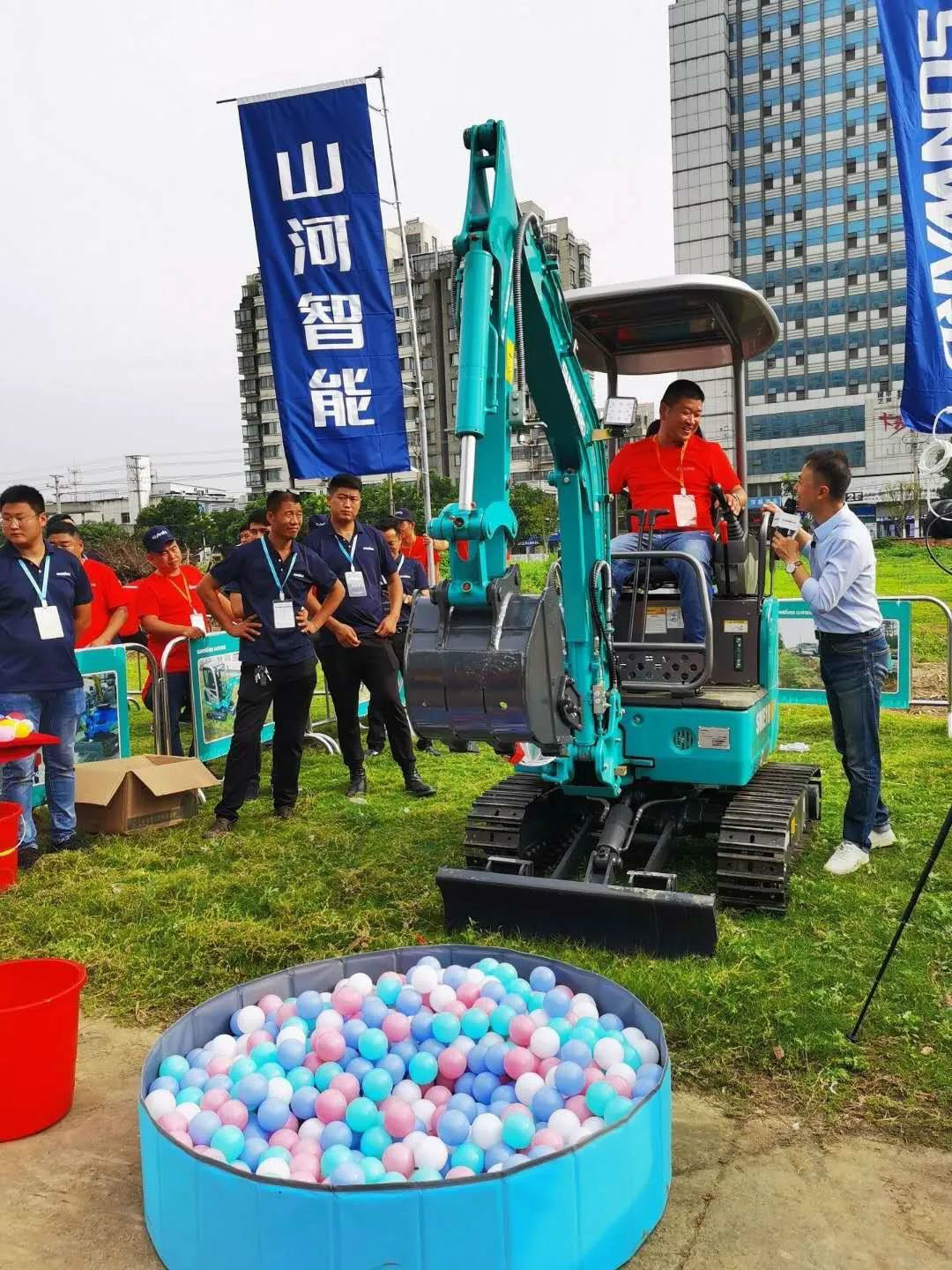 2020全球微挖大会 yp街机智能精品微挖赢得满堂彩