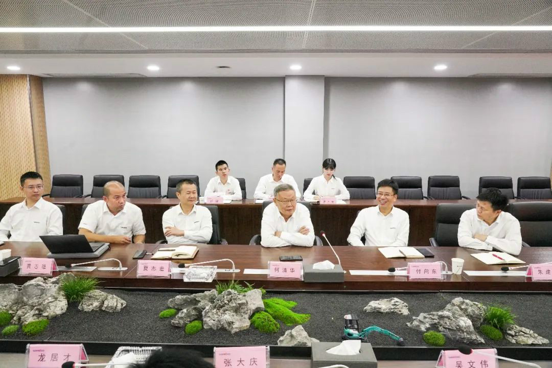 yp街机智能第一时间转达学习贯彻习近平总书记考察yp街机智能的主要讲话精神