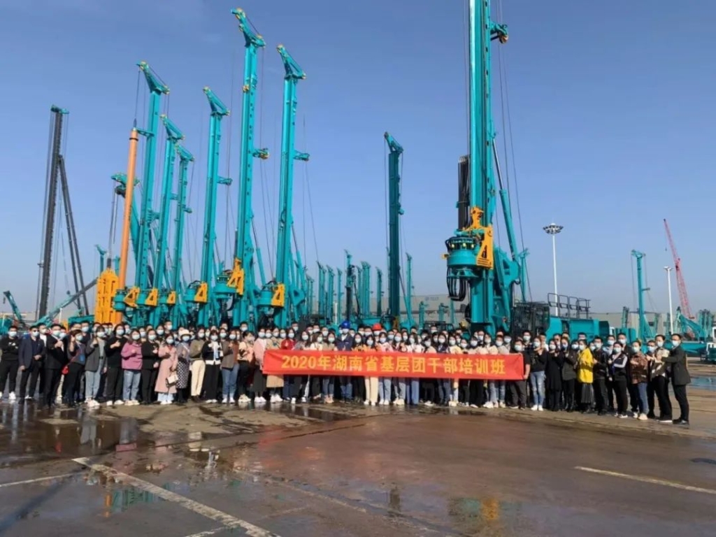 省下层团干部培训班成员来yp街机智能旅行交流