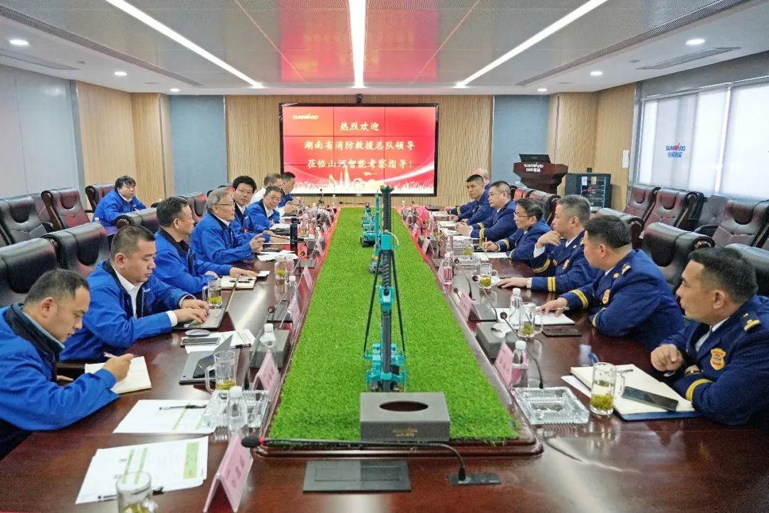 考察无人化妆备 高宁宇到访yp街机智能