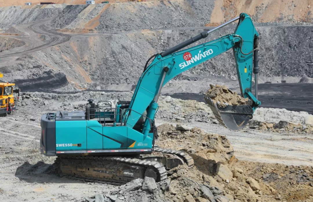 以先导式立异实现挖掘机从无到有，，，，，，，，从小到大，，，，，，，，从大到强！