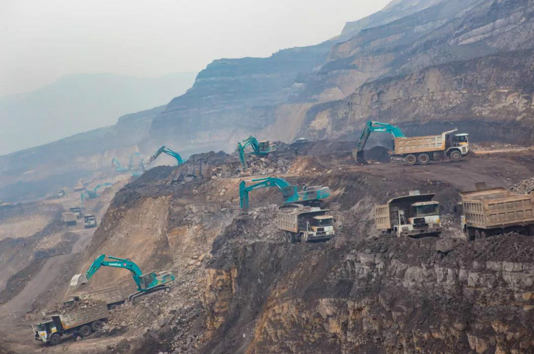 以先导式立异实现挖掘机从无到有，，，，，，，，从小到大，，，，，，，，从大到强！