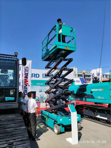 yp街机智能高空作业装备“吸睛”雄安展