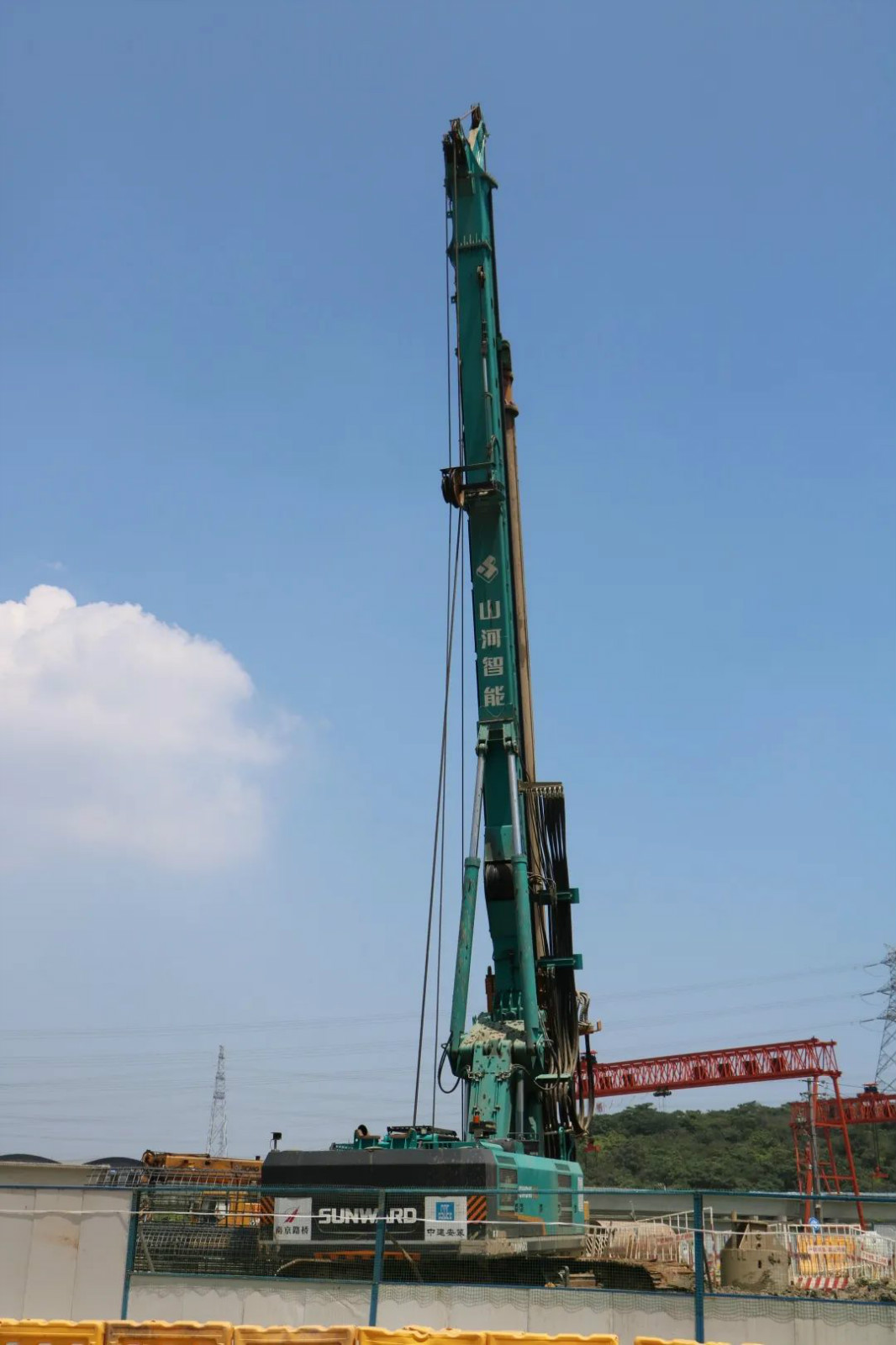 从业20多年的他，，，，为何对yp街机智能旋挖钻机情有独钟