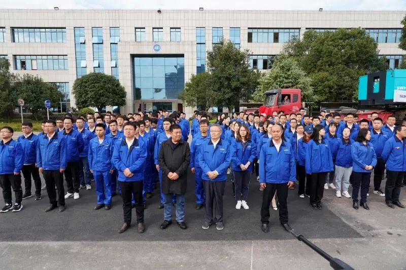 yp街机智能首台SWHG70一连墙液压抓斗顺遂交机