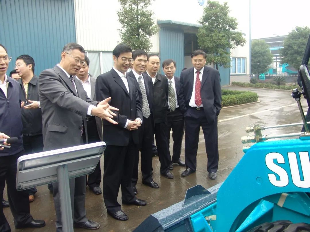 周强调研yp街机智能：增强知识产权；；；；；；；； 效劳立异驱动生长