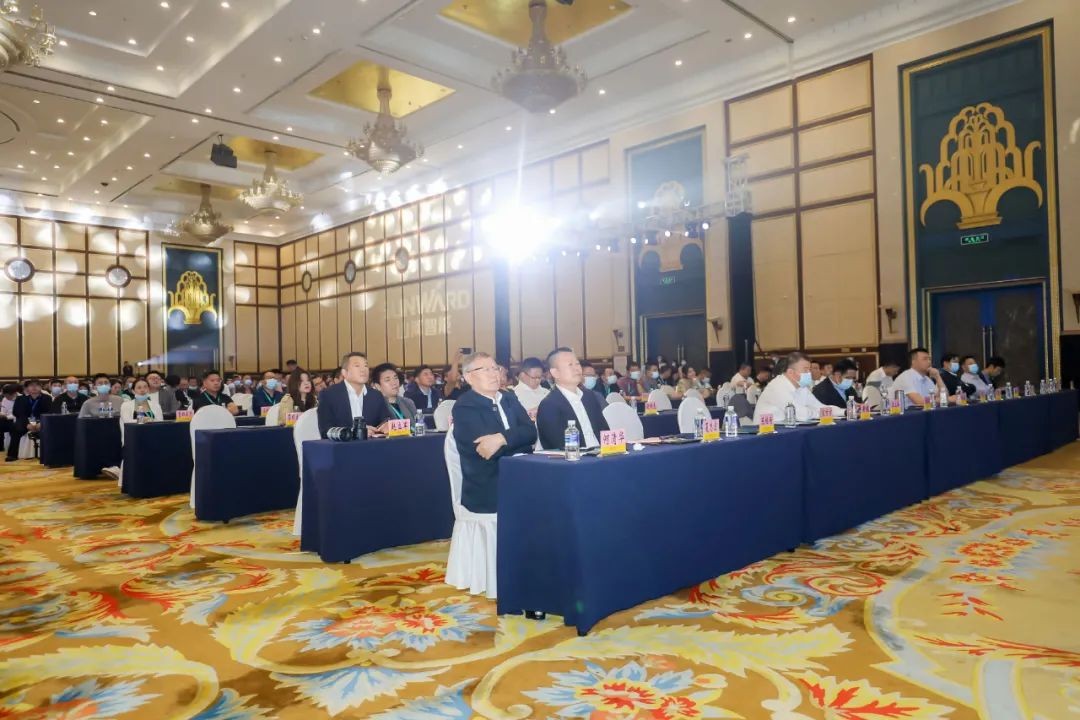 “爆品”出击！yp街机智能客户交流会签约超8亿元