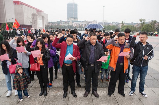 爱岗敬业，，，，，，，，践行雷锋精神