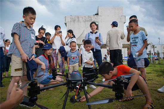 这个炎天，，，，亲子玩转yp街机智能“三栖”装备