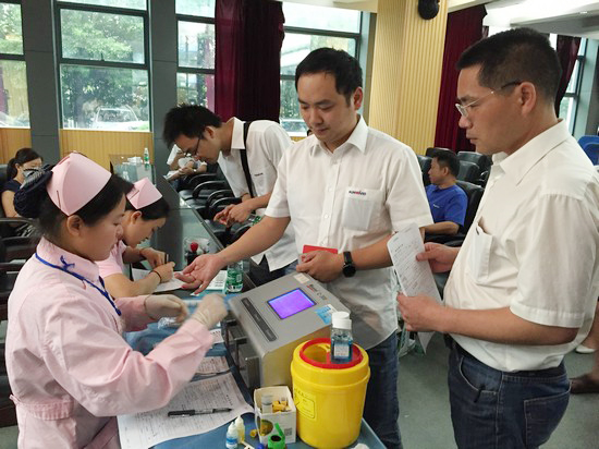 血液毗连你我大爱感动星城——记yp街机智能2016年夏日无偿献血活动