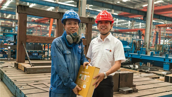 万力集团“送清凉”活动，，，，，，，，慰问一线员工