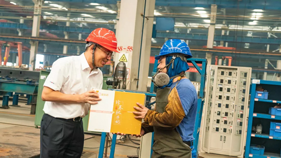 万力集团“送清凉”活动，，，，，，，，慰问一线员工