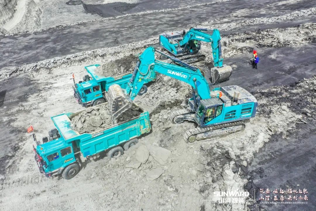 “矿”世能手，，，，，齐聚yp街机智能挖掘机操作手挑战赛