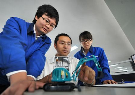 新华社报道：yp街机智能连任全球工程机械50强