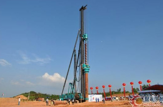 慧聪网——yp街机智能双动力头强力多功效钻机工法钻研会举行