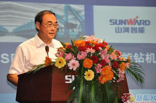 慧聪网——yp街机智能双动力头强力多功效钻机工法钻研会举行