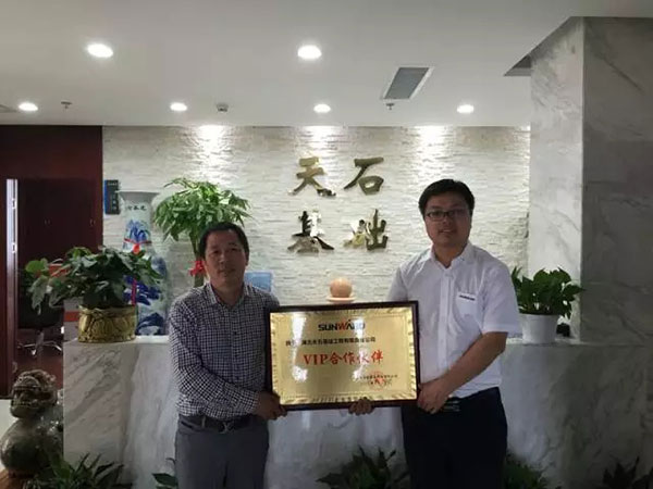 一起相随，，，，，，yp街机智能伴他功成名就