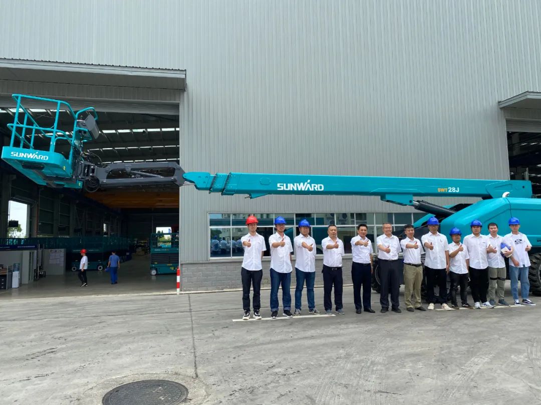 yp街机智能首款直臂式高空作业平台顺遂通过评审