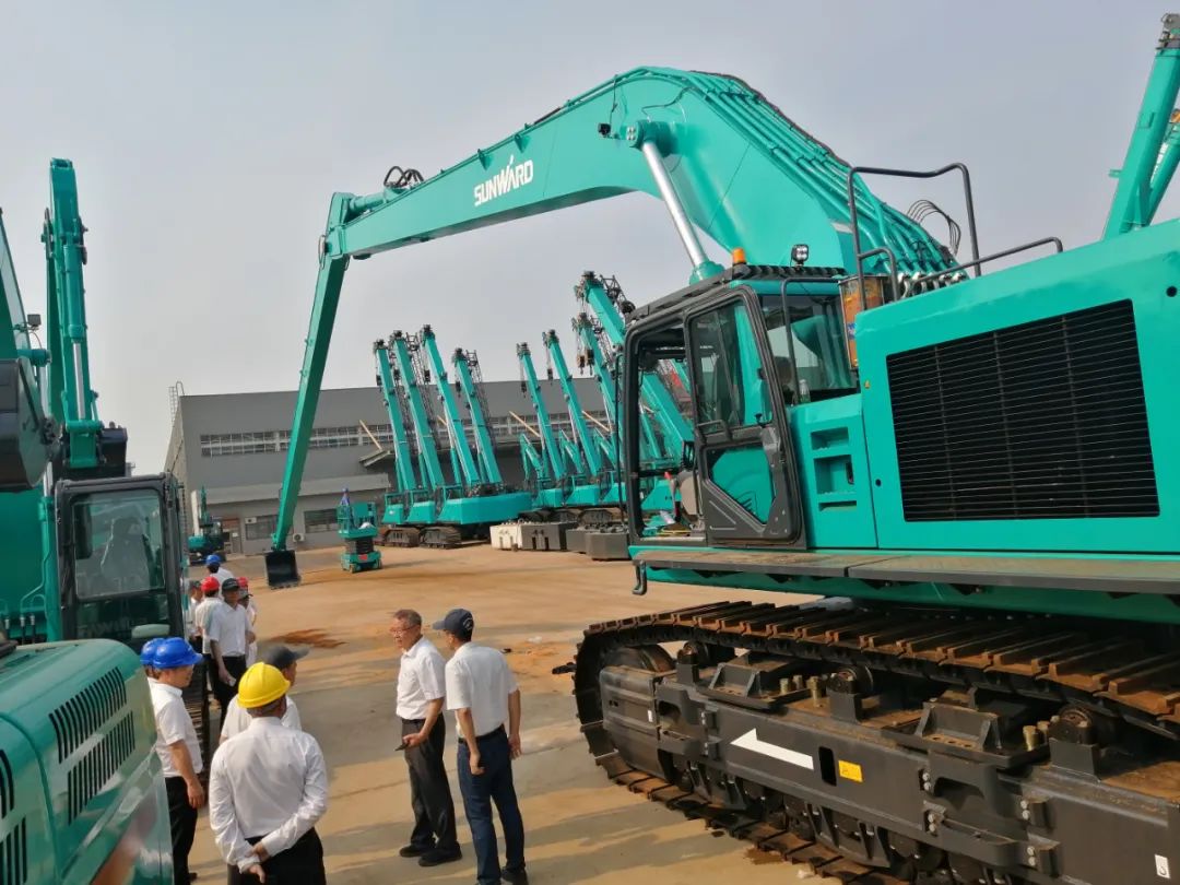 挖深全球第一！yp街机智能加长臂液压挖掘机SWE950ELR出口南美