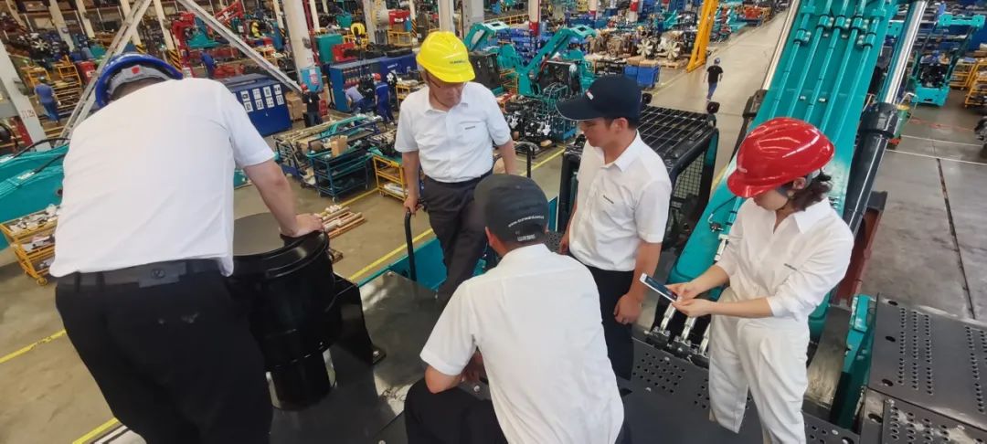 够炫！够酷！yp街机智能超大型挖掘机SWE750F下线