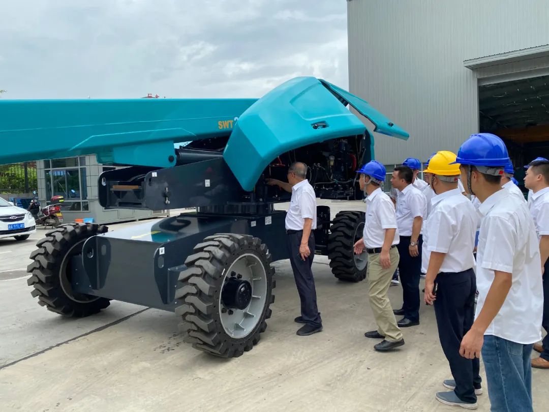 yp街机智能首款直臂式高空作业平台顺遂通过评审