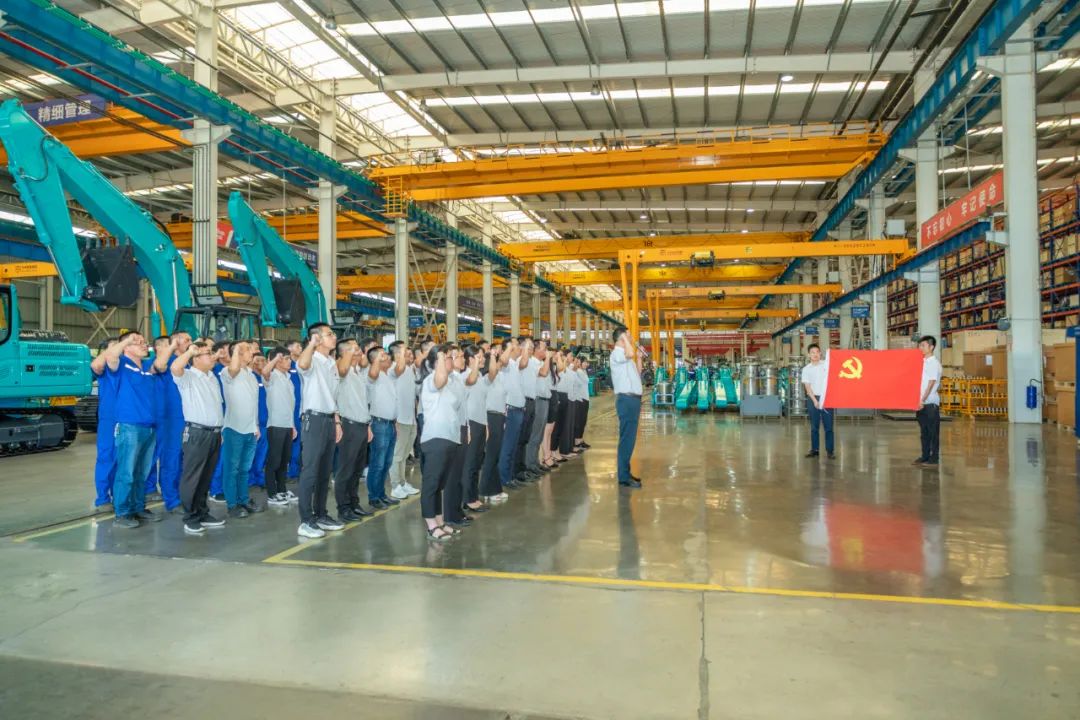 接续斗争再出发——yp街机智能党委举行新党员入党宣誓和老党员重温入党誓词活动