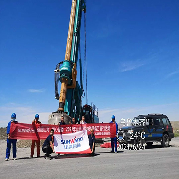 顶酷暑 走沙漠 2021年yp街机智能全球效劳万里行走进新疆