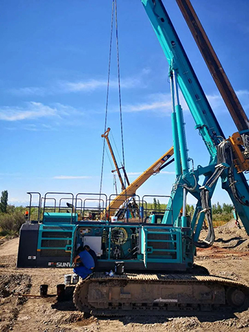 顶酷暑 走沙漠 2021年yp街机智能全球效劳万里行走进新疆