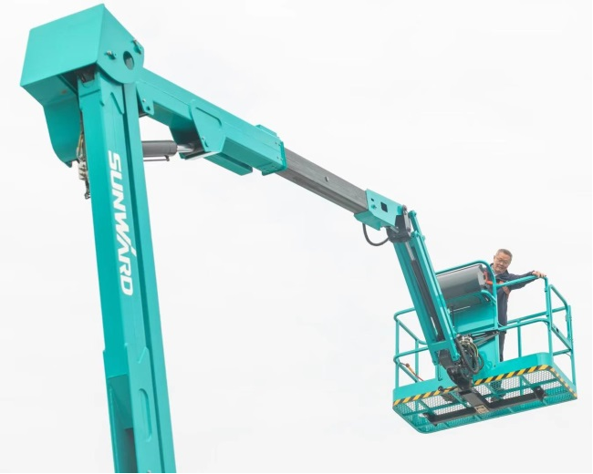 匠心打造！yp街机智能曲臂式高空作业平台正式投放市场