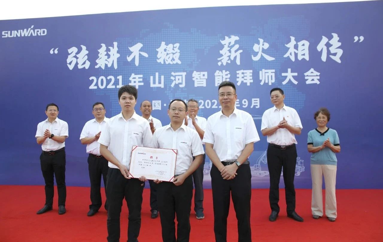 百人齐聚拜师恩 | yp街机智能“传帮带”人才作育模式为公司生长积贮实力